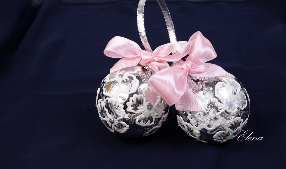 Новогодние шары в коробке