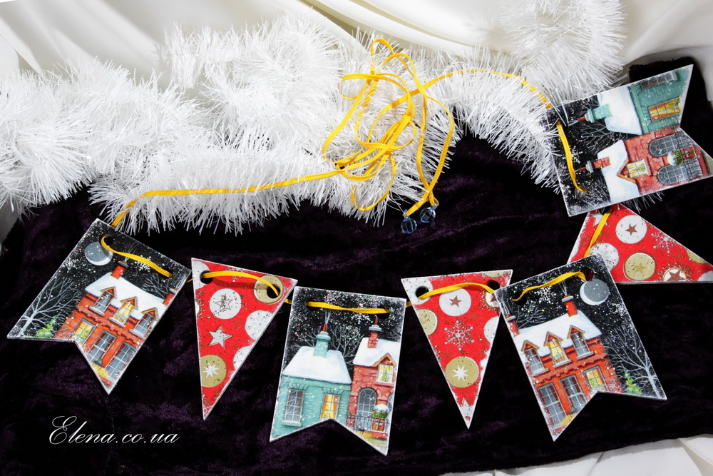 Новогодние флажки в коробе