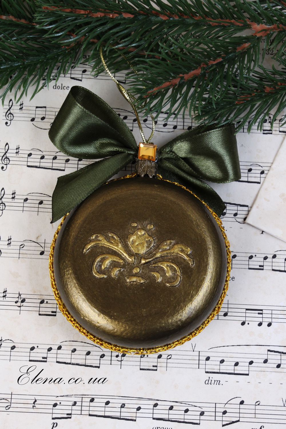 Медальон на ялинку